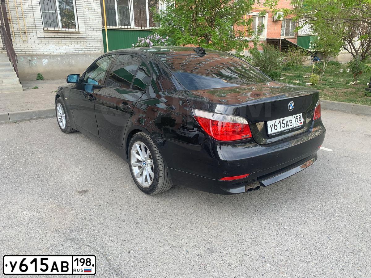 Фото автомобиля BMW SERIE 5, 2007 — госномер Р750ОС198. Цвет: ЧЕРНЫЙ