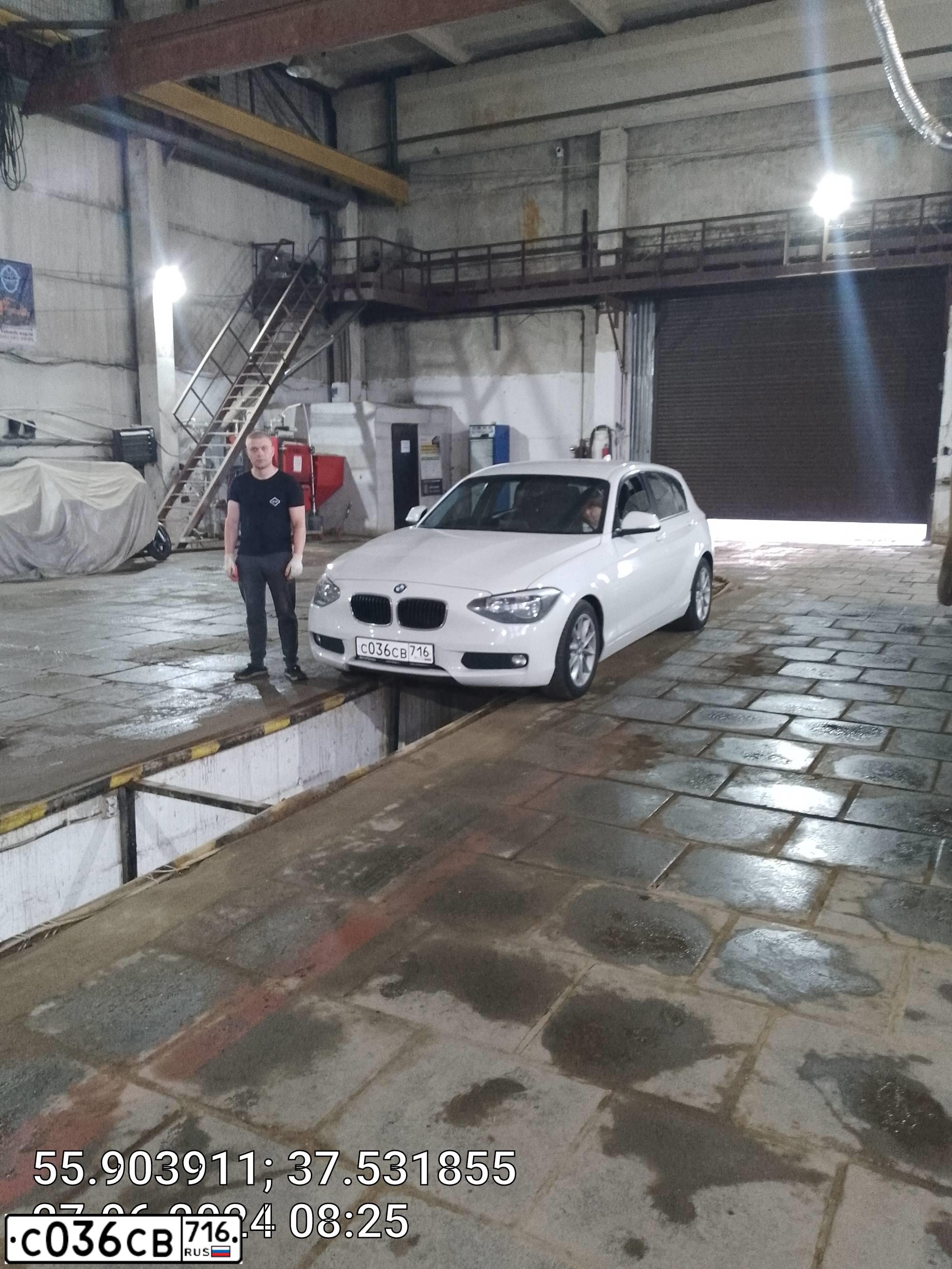 Фото автомобиля BMW 116I, 2013 — госномер Х378СС193. Цвет: Белый