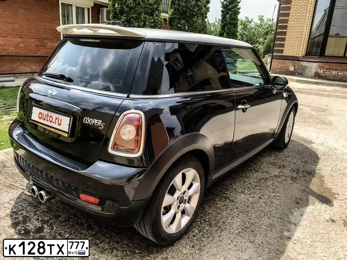 Фото автомобиля MINI MINI, 2008 — госномер Т629ВО797. Цвет: ЧЕРНЫЙ