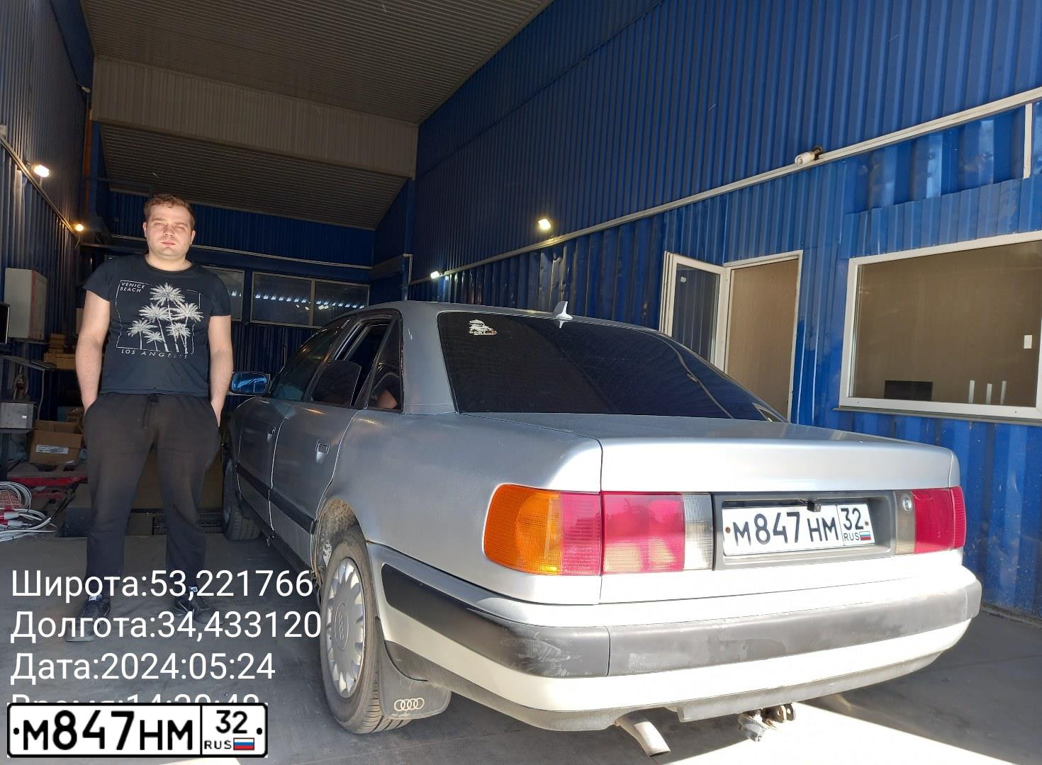 Фото автомобиля AUDI 100, 1991 — госномер М847НМ32. Цвет: Серебристый