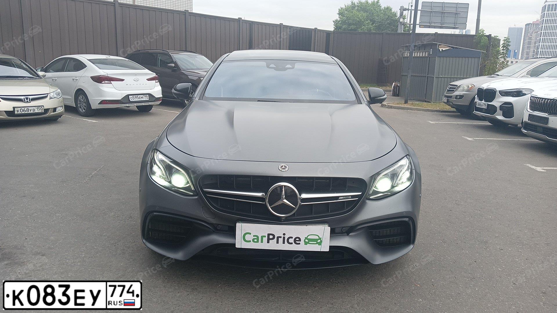 Фото автомобиля MERCEDES E-KLASSE, 2018 — госномер К083ЕУ774. Цвет: Серый