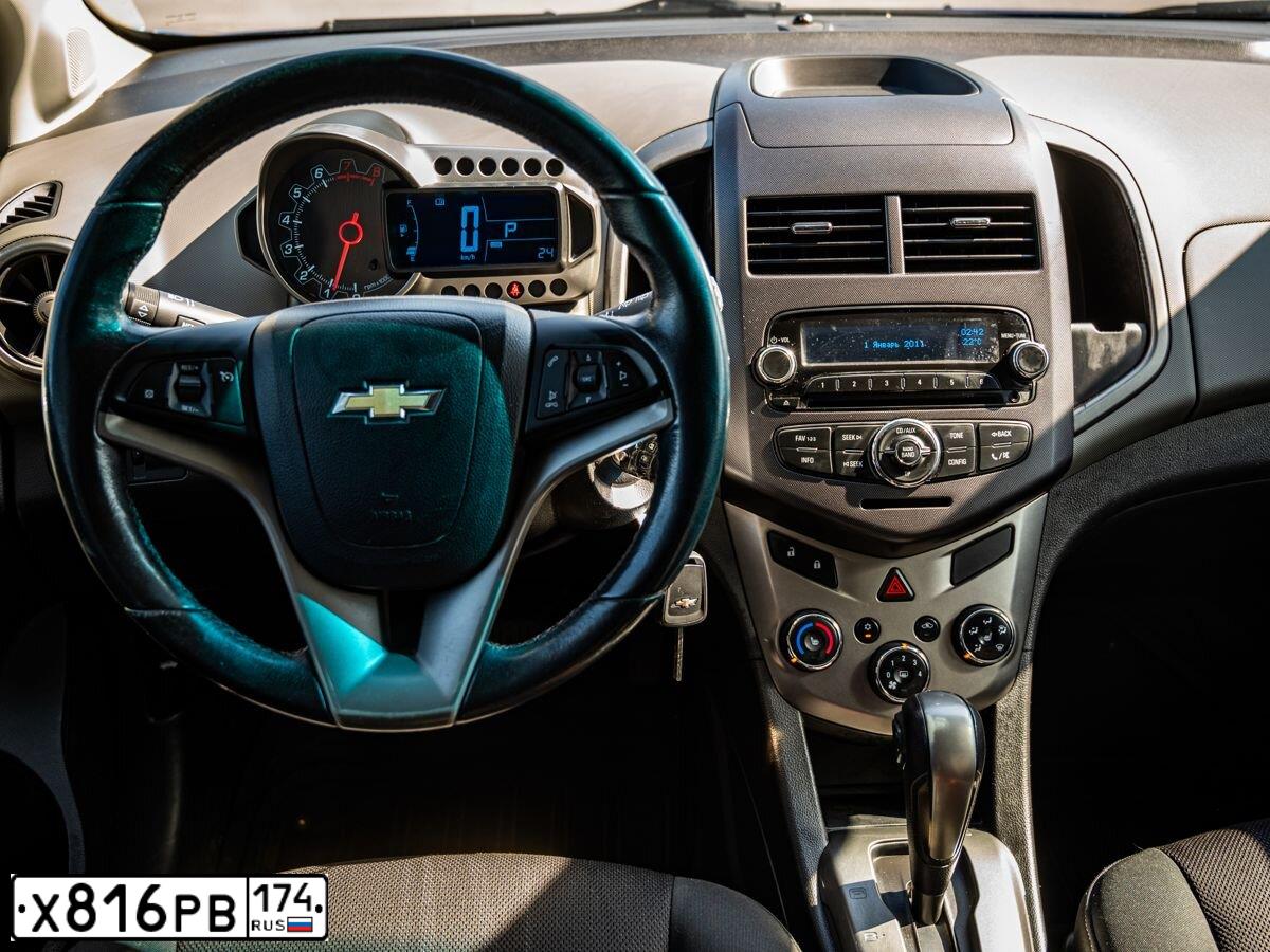 Фото автомобиля CHEVROLET AVEO, 2012 — госномер Т546АХ774. Цвет: синий