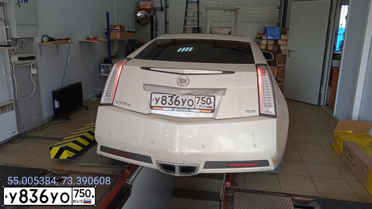 Фото автомобиля CADILLAC CTS, 2013 — госномер У836УО750. Цвет: БЕЛЫЙ МЕТАЛЛИК