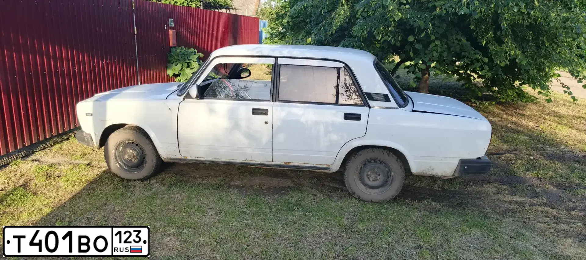 Фото автомобиля LADA 2107 LADA, 2008 — госномер Т401ВО123. Цвет: ЯРКО-БЕЛЫЙ