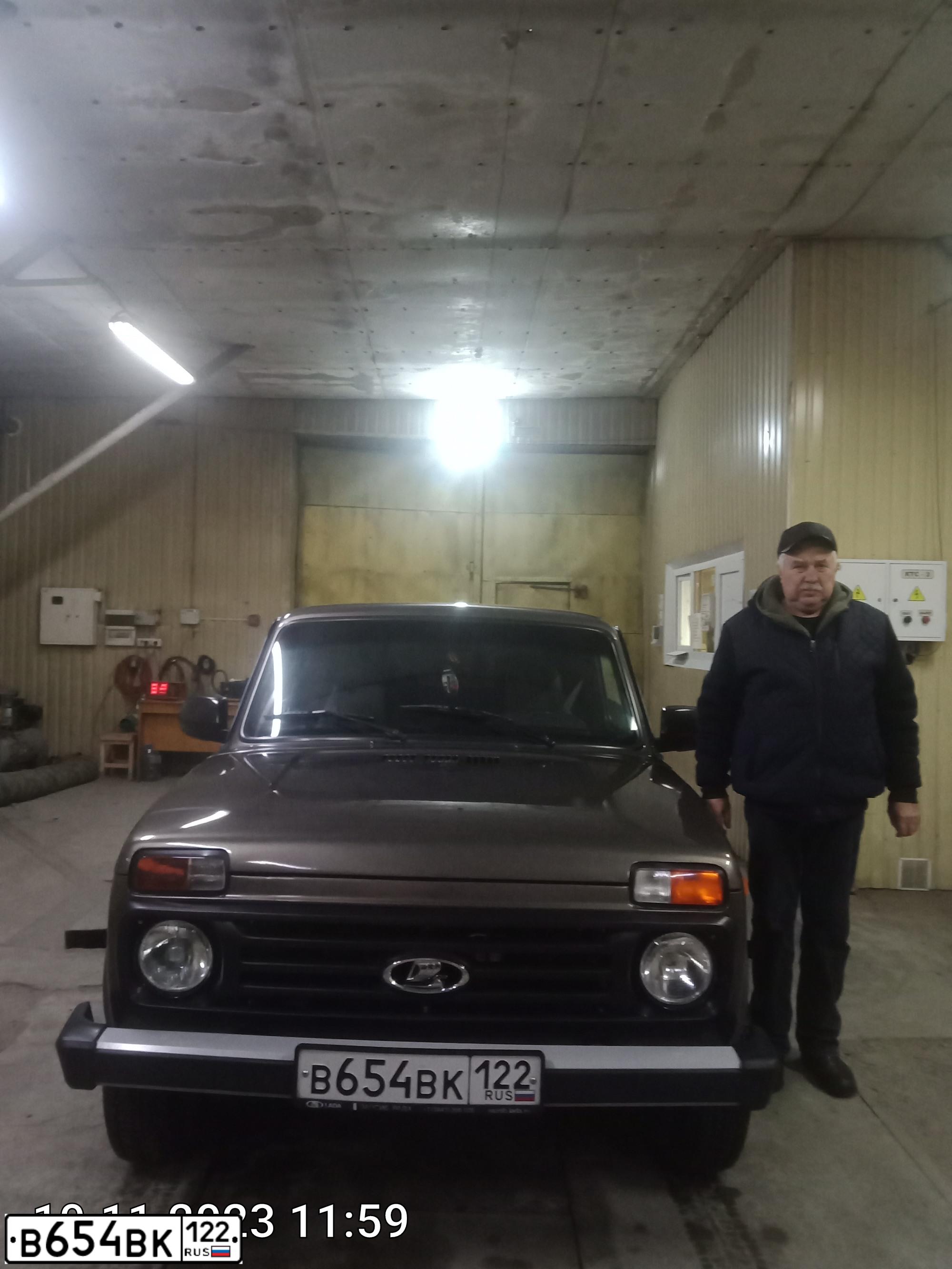 Фото автомобиля LADA 2121 NIVA, 2019 — госномер Т923КЕ142. Цвет: Золотисто-коричневый