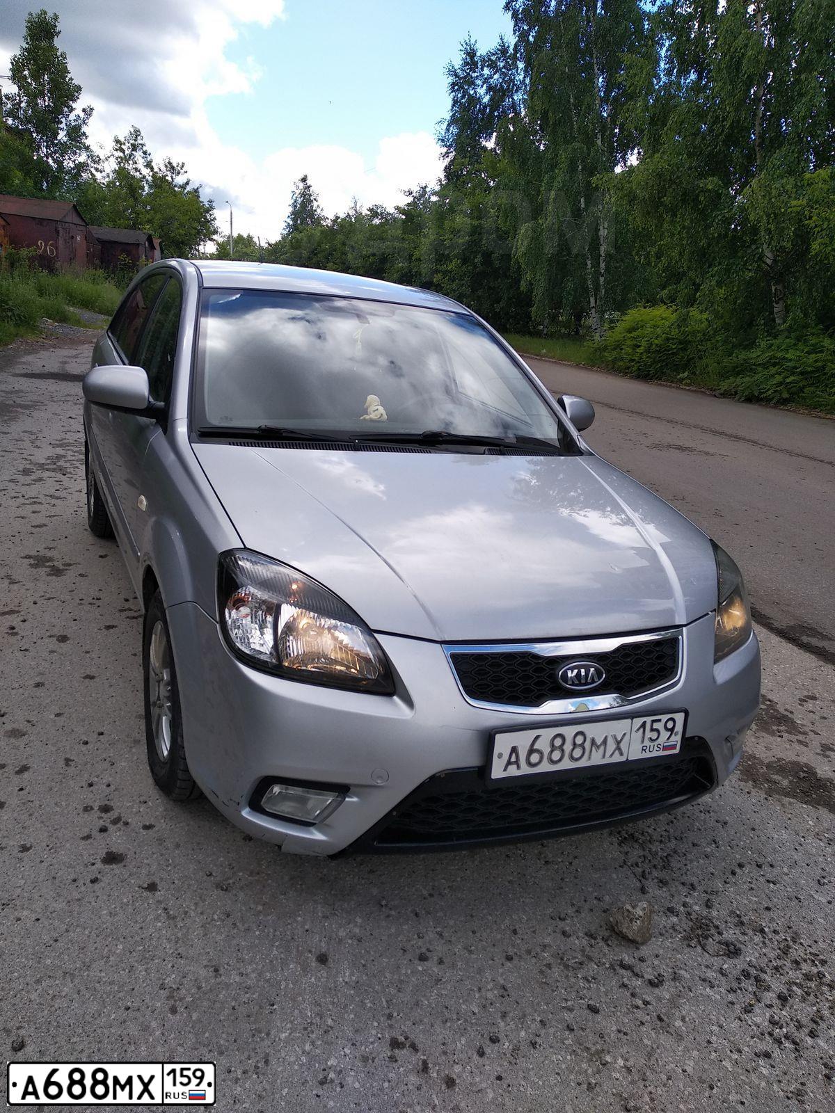 Фото автомобиля KIA RIO, 2011 — госномер А688МХ159. Цвет: СЕРЕБРИСТЫЙ