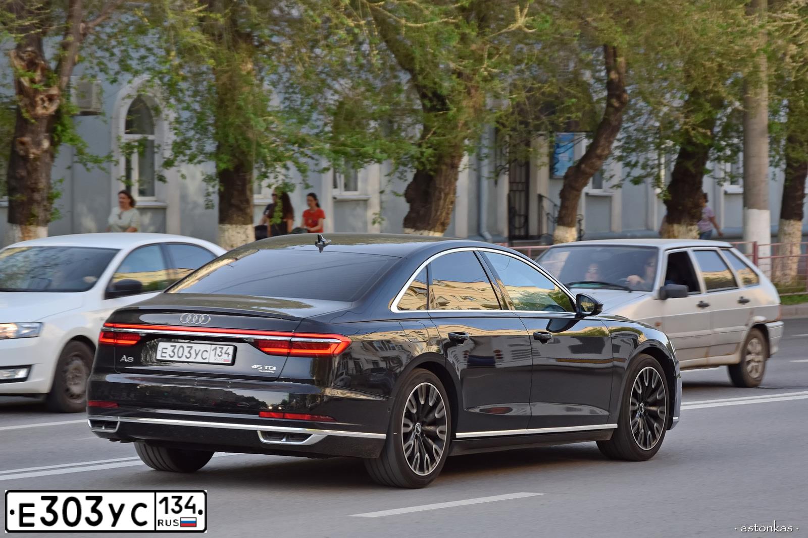 Фото автомобиля AUDI A8, 2019 — госномер О767ОО178. Цвет: ЧЕРНЫЙ