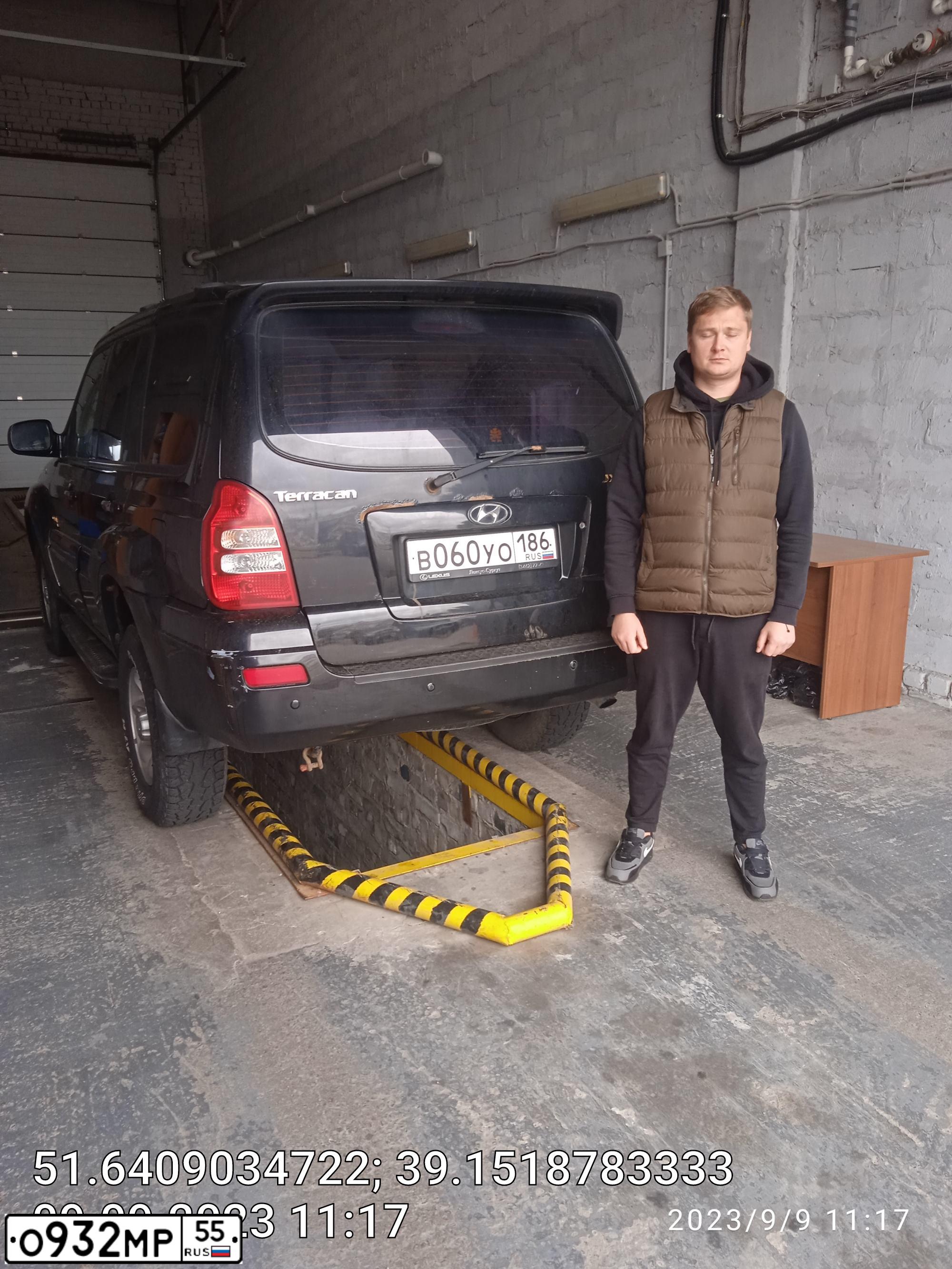 Фото автомобиля HYUNDAI TERRACAN, 2004 — госномер Н197МЕ136. Цвет: ЧЕРНЫЙ