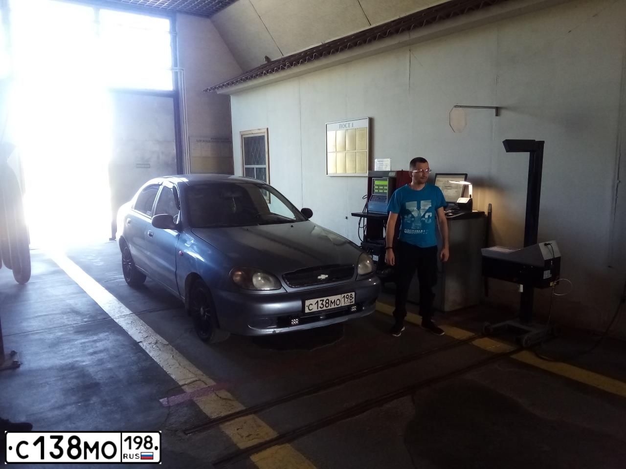 Фото автомобиля ZAZ LANOS, 2009 — госномер С138МО198. Цвет: СЕРЕБРИСТО-БЕЛЫЙ