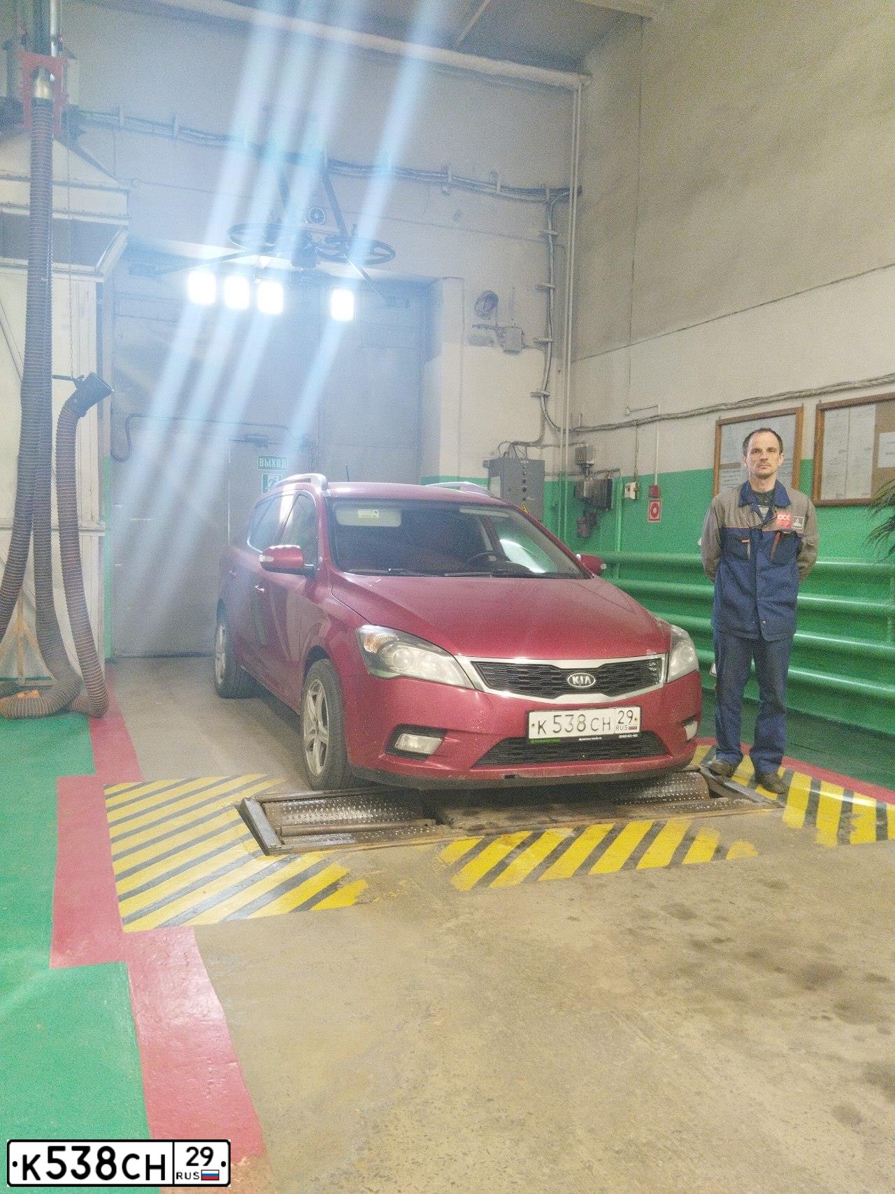 Фото автомобиля KIA CEE'D, 2011 — госномер К538СН29. Цвет: КРАСНЫЙ