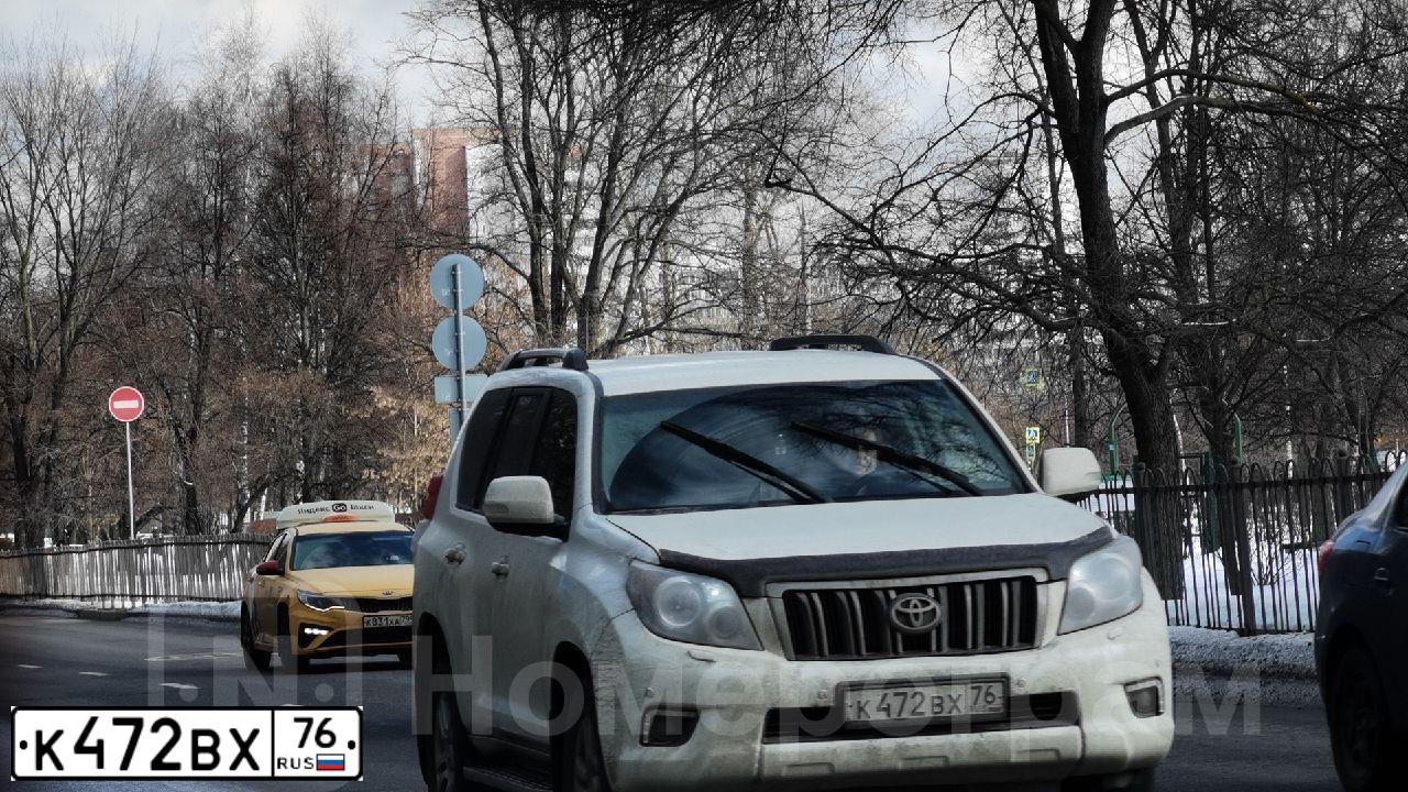 Фото автомобиля TOYOTA LANDCRUISER, 2013 — госномер К472ВХ76. Цвет: Белый