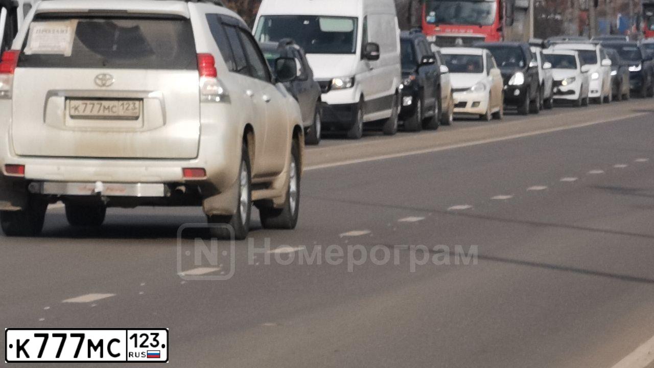 Фото автомобиля TOYOTA LANDCRUISER, 2011 — госномер В920НК92. Цвет: Белый
