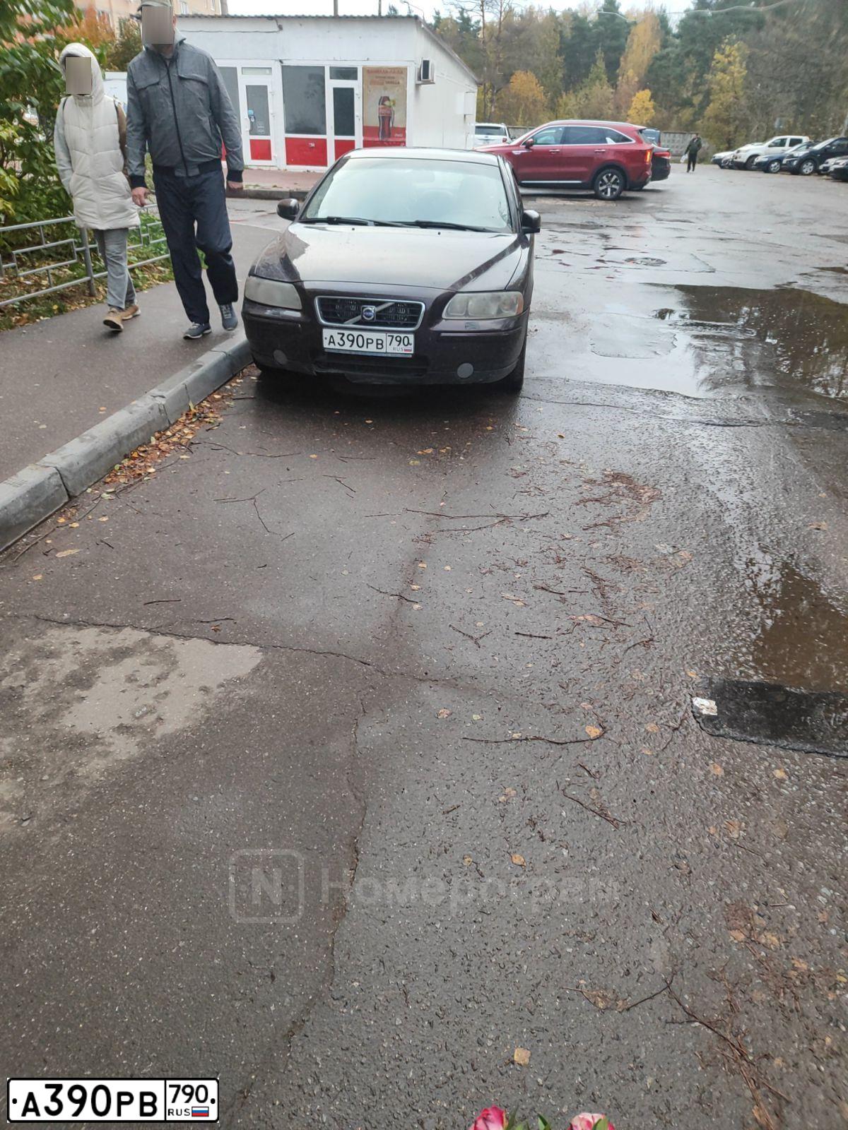 Фото автомобиля VOLVO S60, 2006 — госномер А390РВ790. Цвет: ФИОЛЕТОВЫЙ