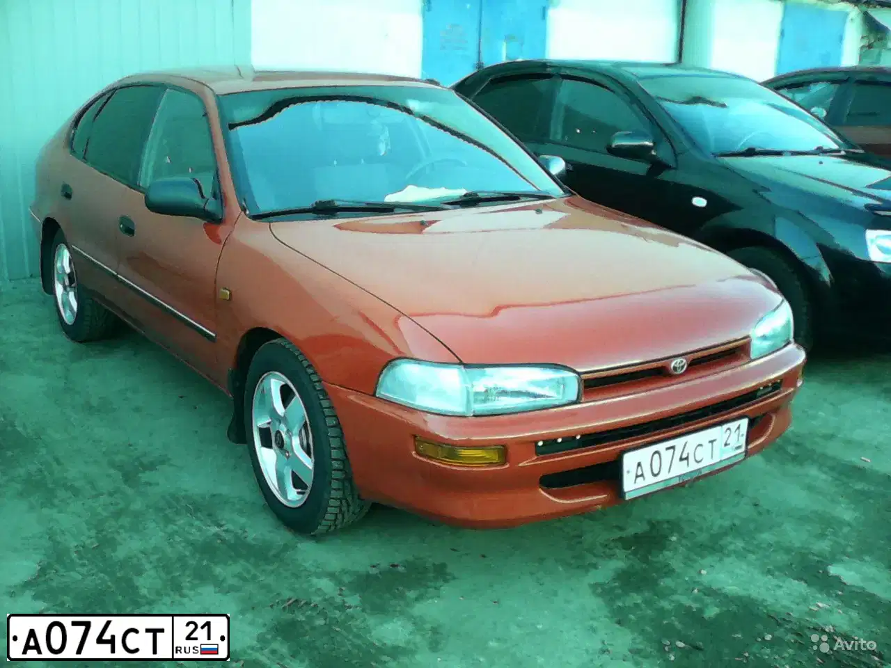Фото автомобиля TOYOTA COROLLA, 1994 — госномер А074СТ21. Цвет: Красный
