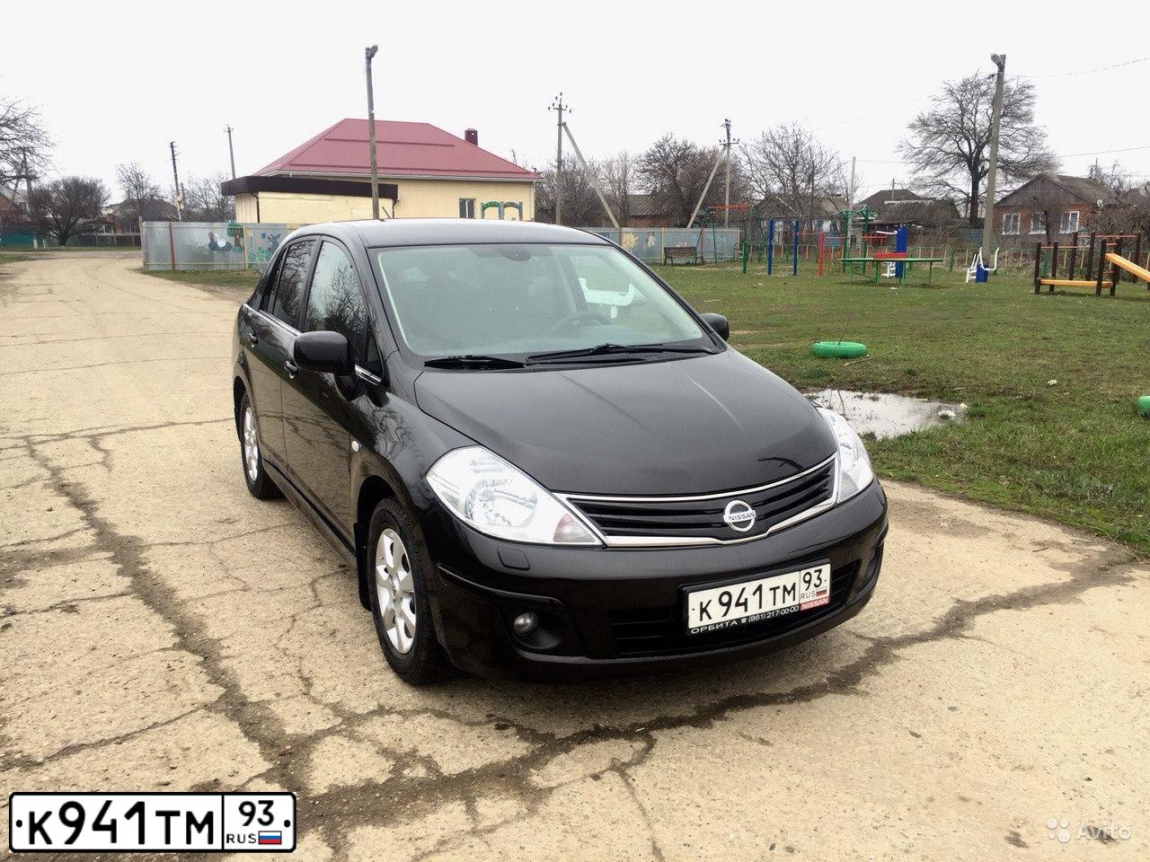 Фото автомобиля NISSAN TIIDA, 2010 — госномер К941ТМ93. Цвет: Коричневый
