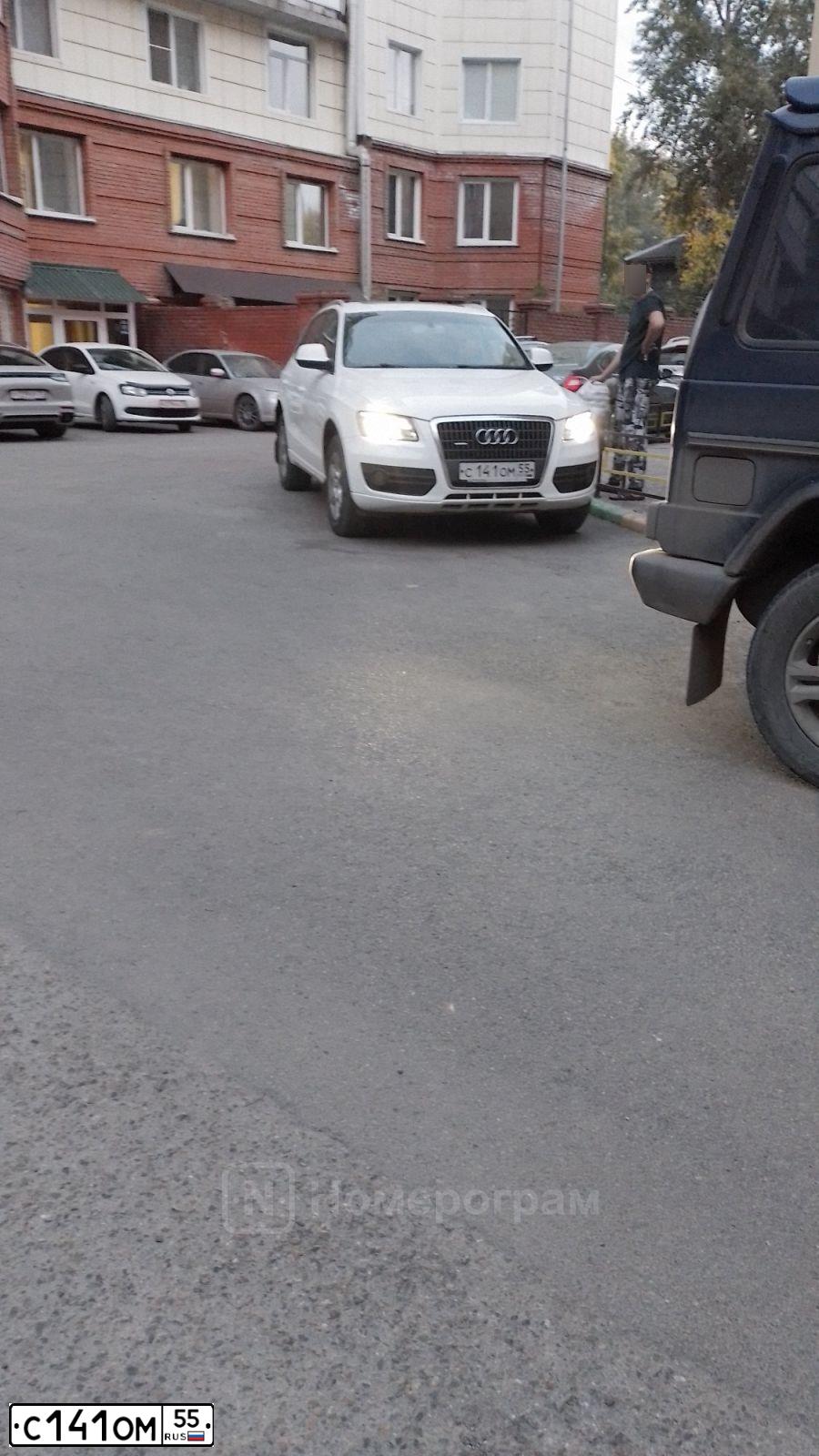 Фото автомобиля AUDI Q5, 2009 — госномер Р786МЕ70