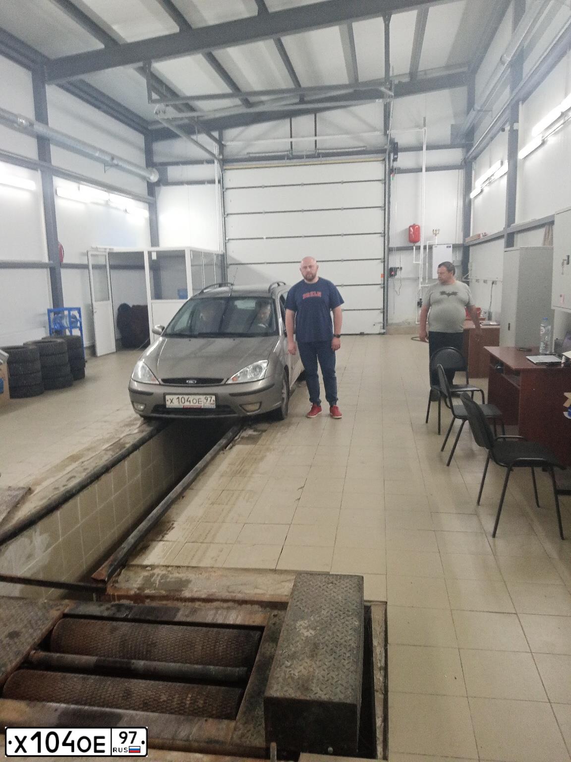 Фото автомобиля FORD FOCUS, 2004 — госномер С788УМ790. Цвет: СЕРО-ЗОЛОТИСТЫЙ
