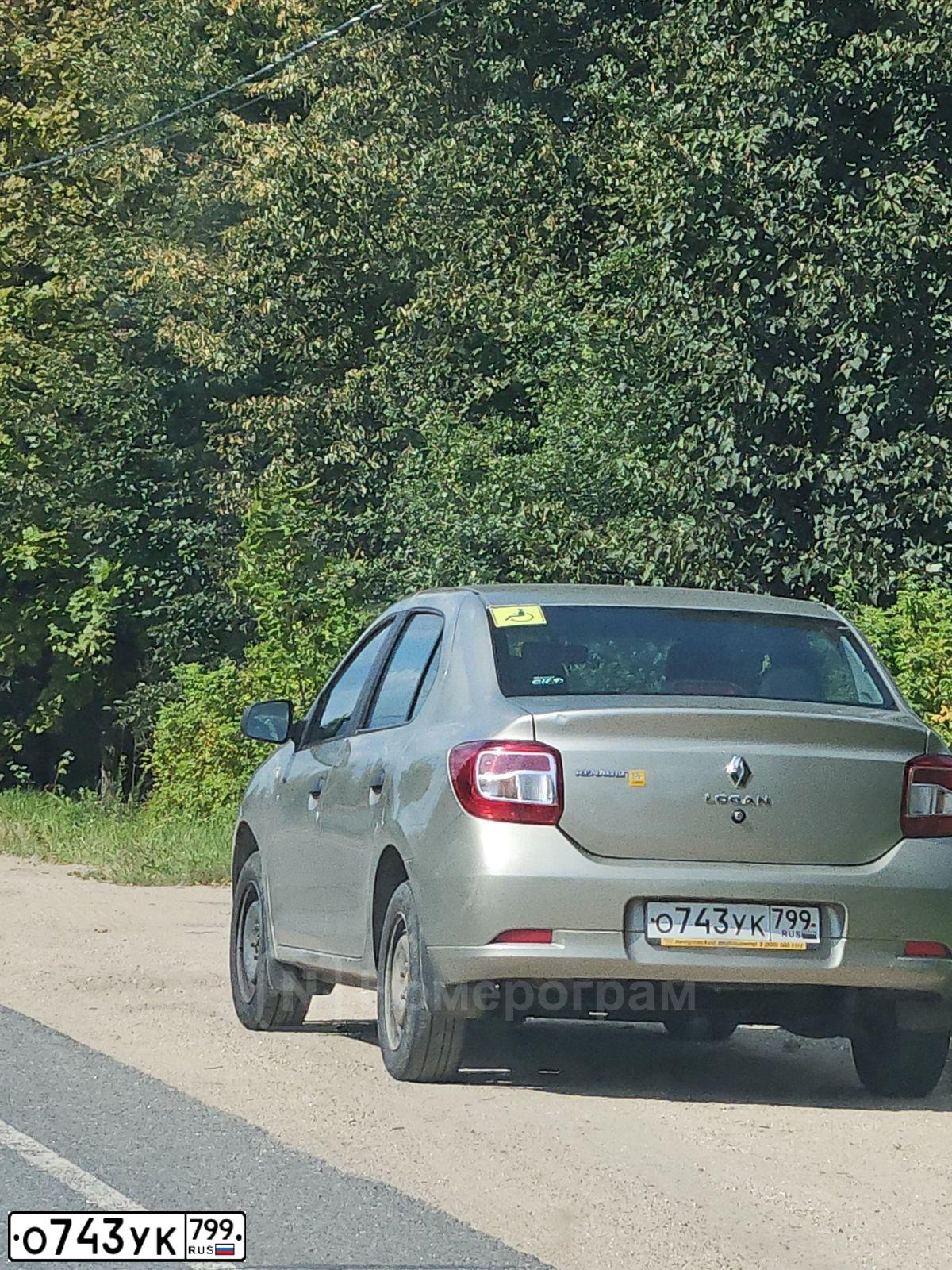 Фото автомобиля RENAULT LOGAN, 2014 — госномер В445МЕ777. Цвет: БЕЖЕВЫЙ
