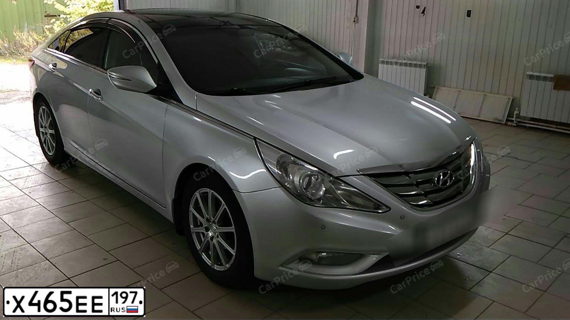 Фото автомобиля HYUNDAI SONATA, 2010 — госномер Е137ОО53. Цвет: Серый