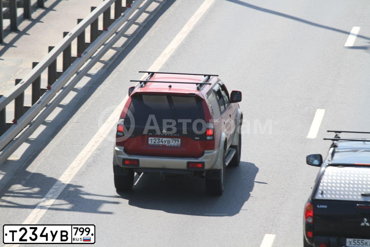 Фото автомобиля MITSUBISHI PAJERO SPORT, 2007 — госномер Е029МХ197. Цвет: Красный