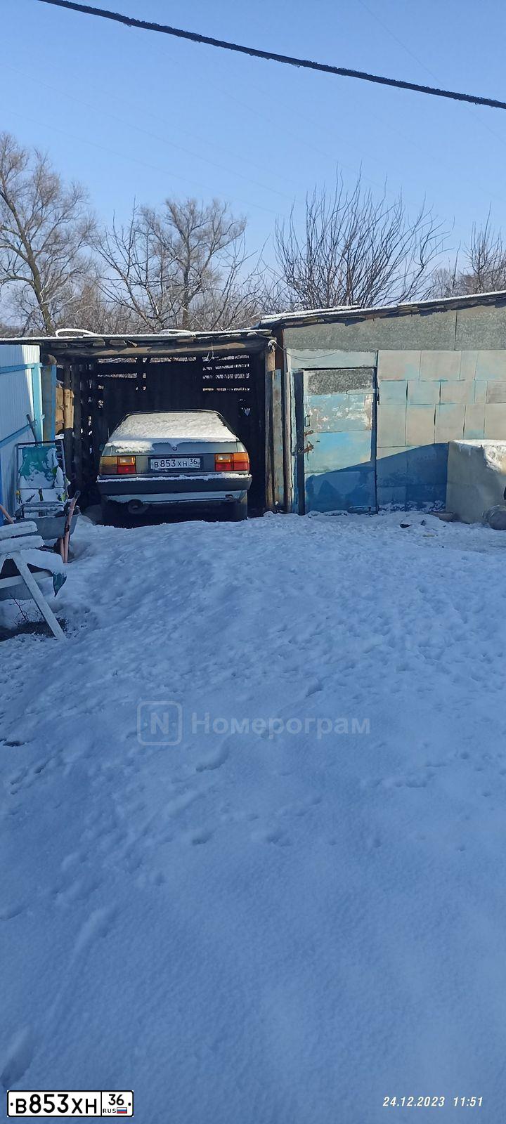 Фото автомобиля AUDI 100, 1983 — госномер В853ХН36. Цвет: ЗЕЛЕНЫЙ