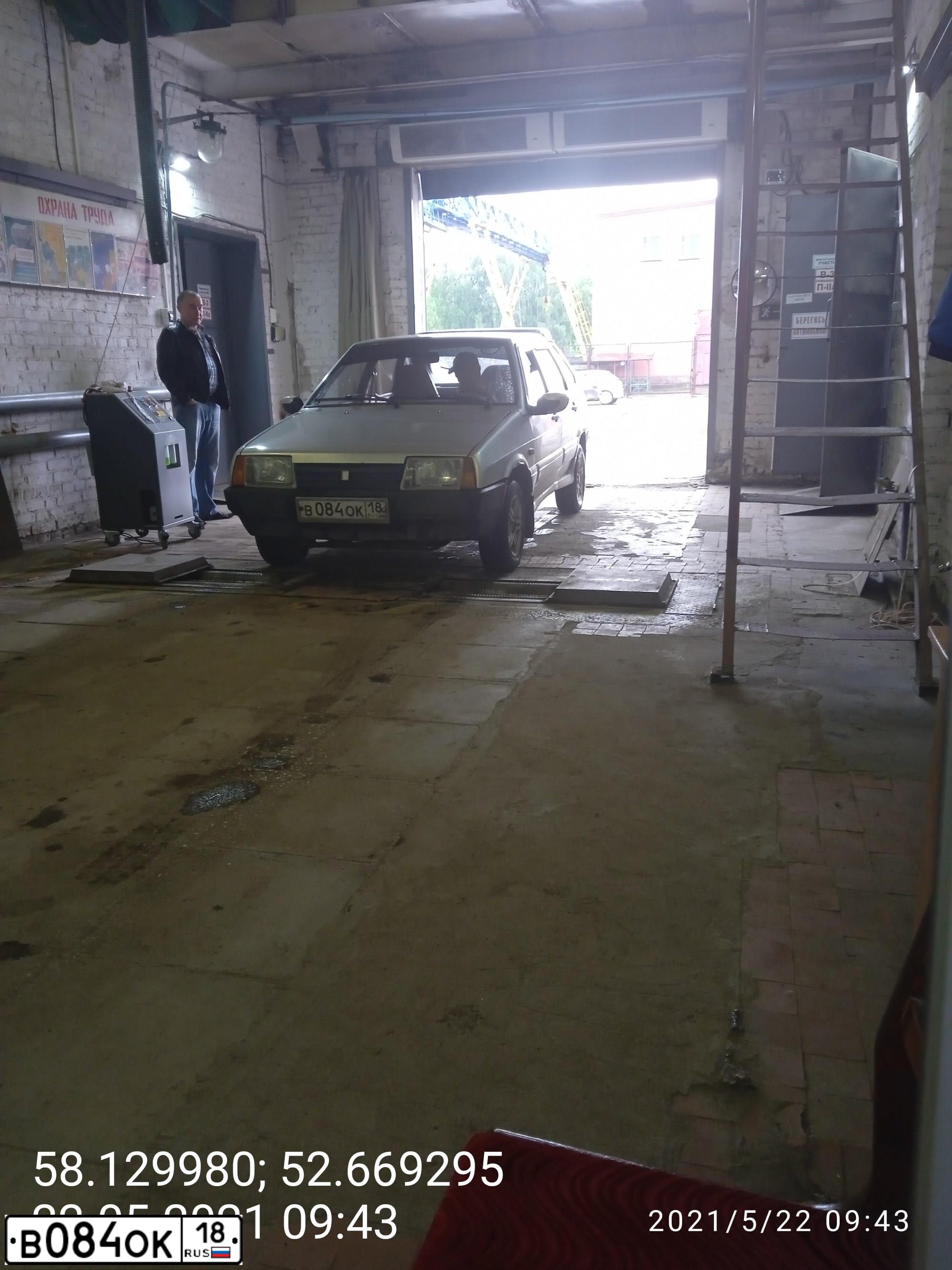 Фото автомобиля LADA 2109 SAMARA, 2002 — госномер В084ОК18