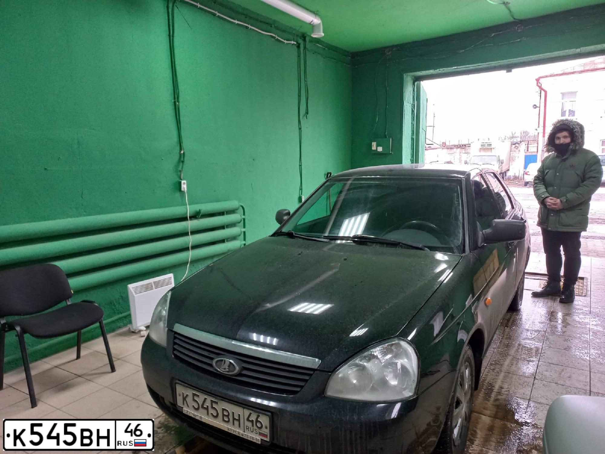 Фото автомобиля LADA 2172 PRIORA, 2011 — госномер Р714КК46. Цвет: Сине-Черный