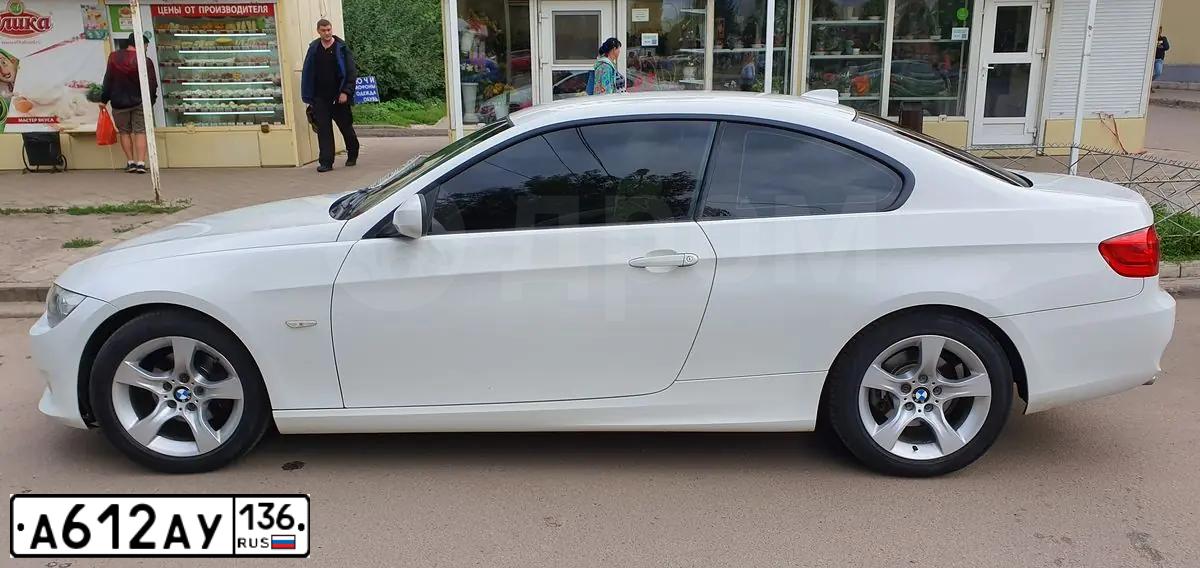 Фото автомобиля BMW SERIE 3, 2013 — госномер О686ХС48. Цвет: Белый