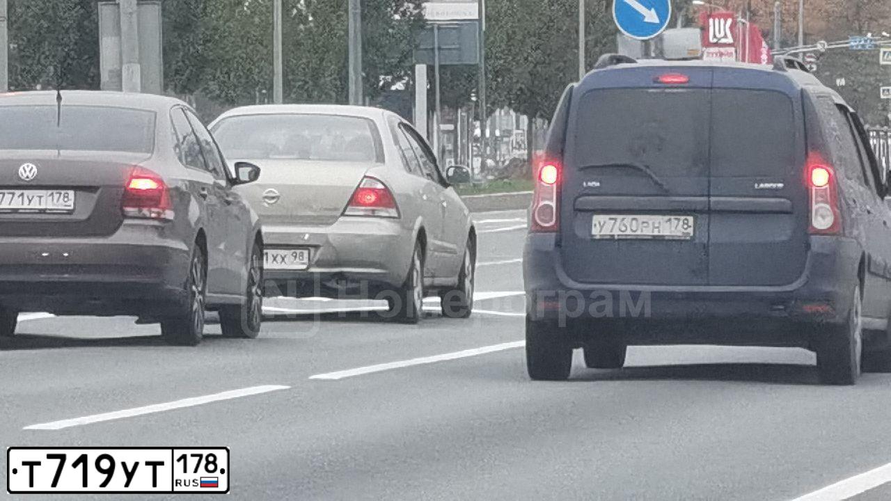Фото автомобиля CITROEN C4, 2015 — госномер С281МЕ198. Цвет: СЕРЕБРИСТЫЙ