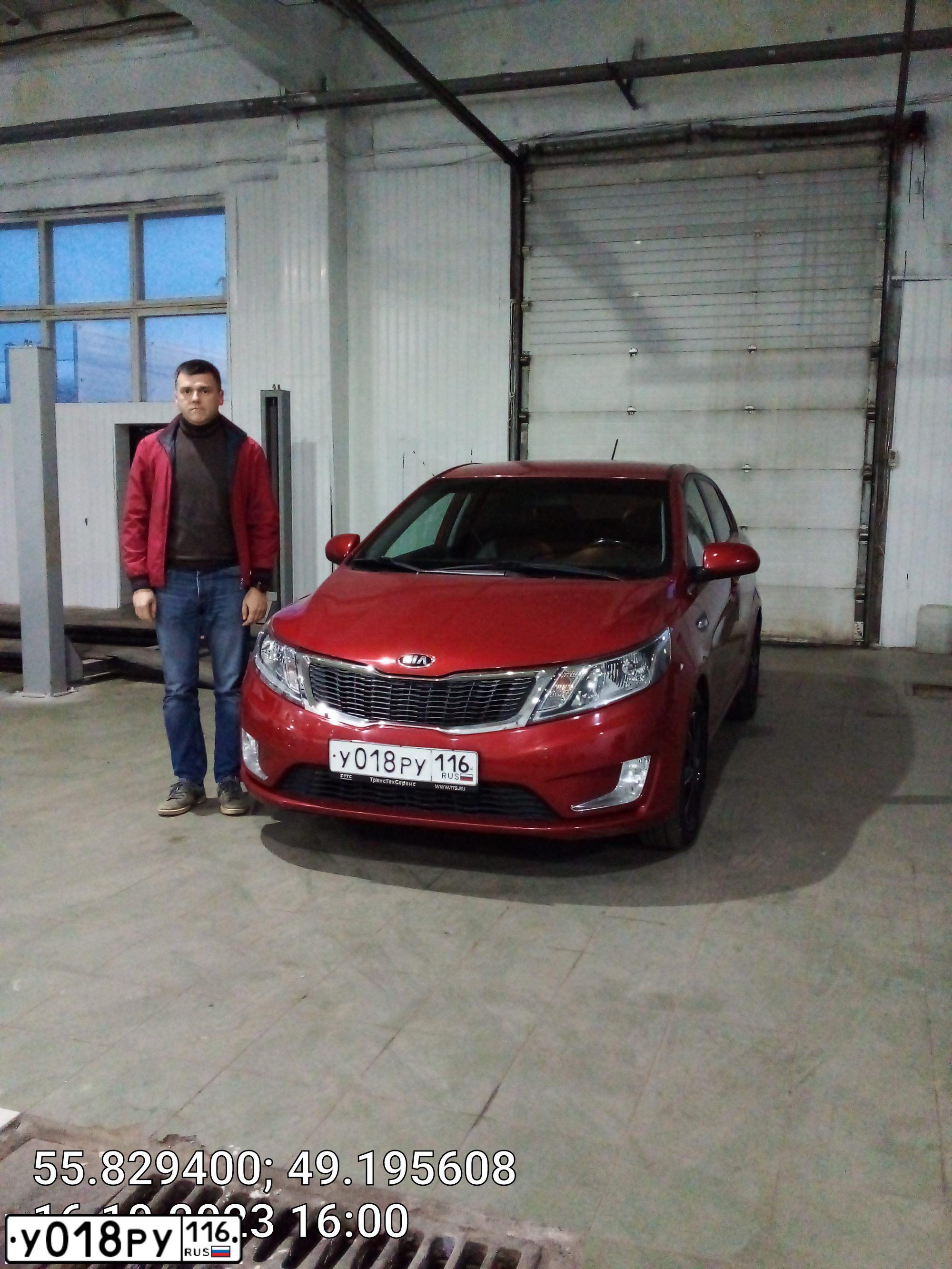 Фото автомобиля KIA RIO, 2014 — госномер У018РУ116. Цвет: Красный