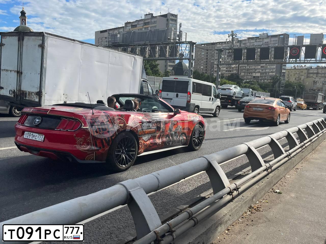 Фото автомобиля FORD MUSTANG, 2015 — госномер М599РМ797. Цвет: КРАСНЫЙ