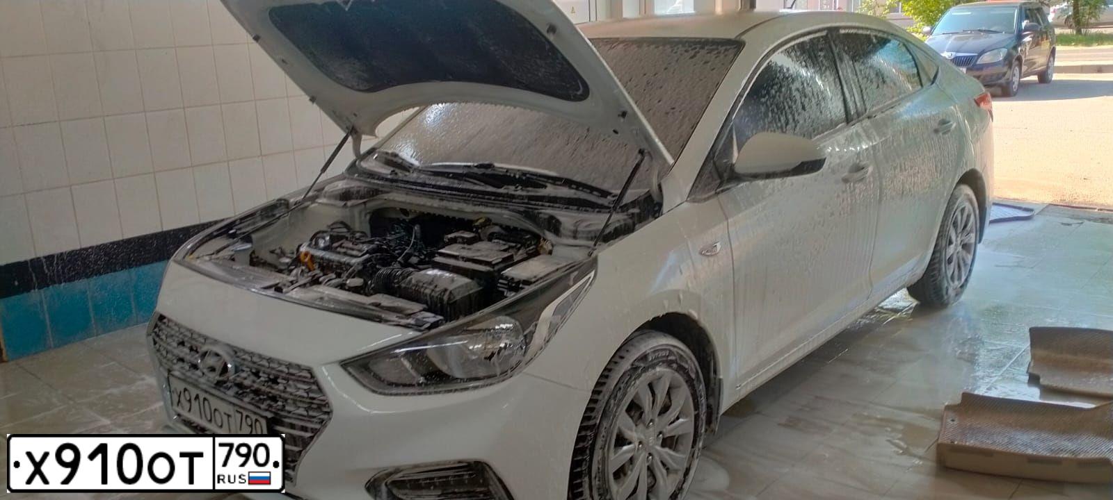 Фото автомобиля HYUNDAI SOLARIS, 2018 — госномер Х910ОТ790. Цвет: БЕЛЫЙ-ЖЕЛТЫЙ-СЕРЫЙ