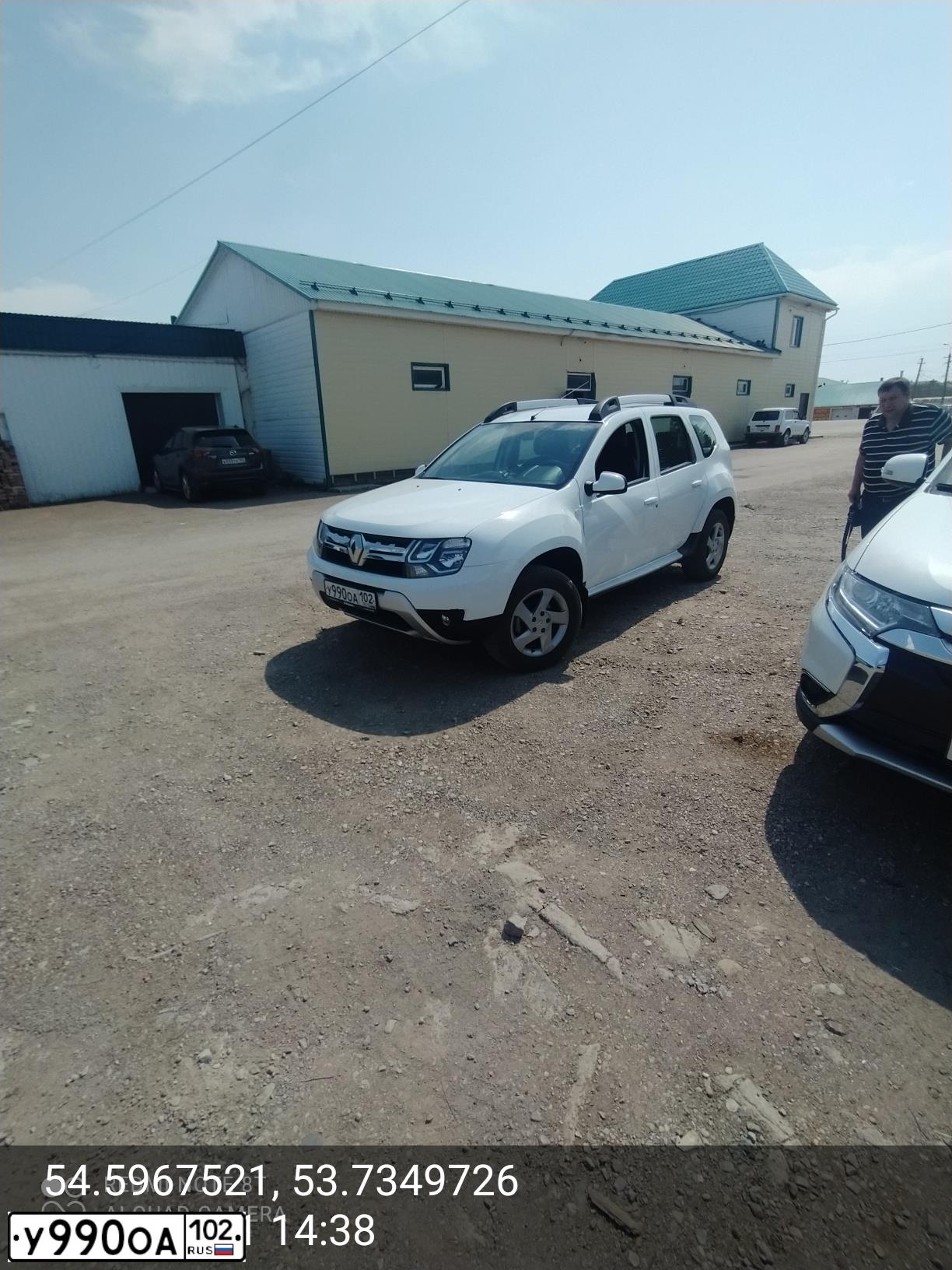 Фото автомобиля RENAULT DUSTER, 2017 — госномер У990ОА102. Цвет: Белый