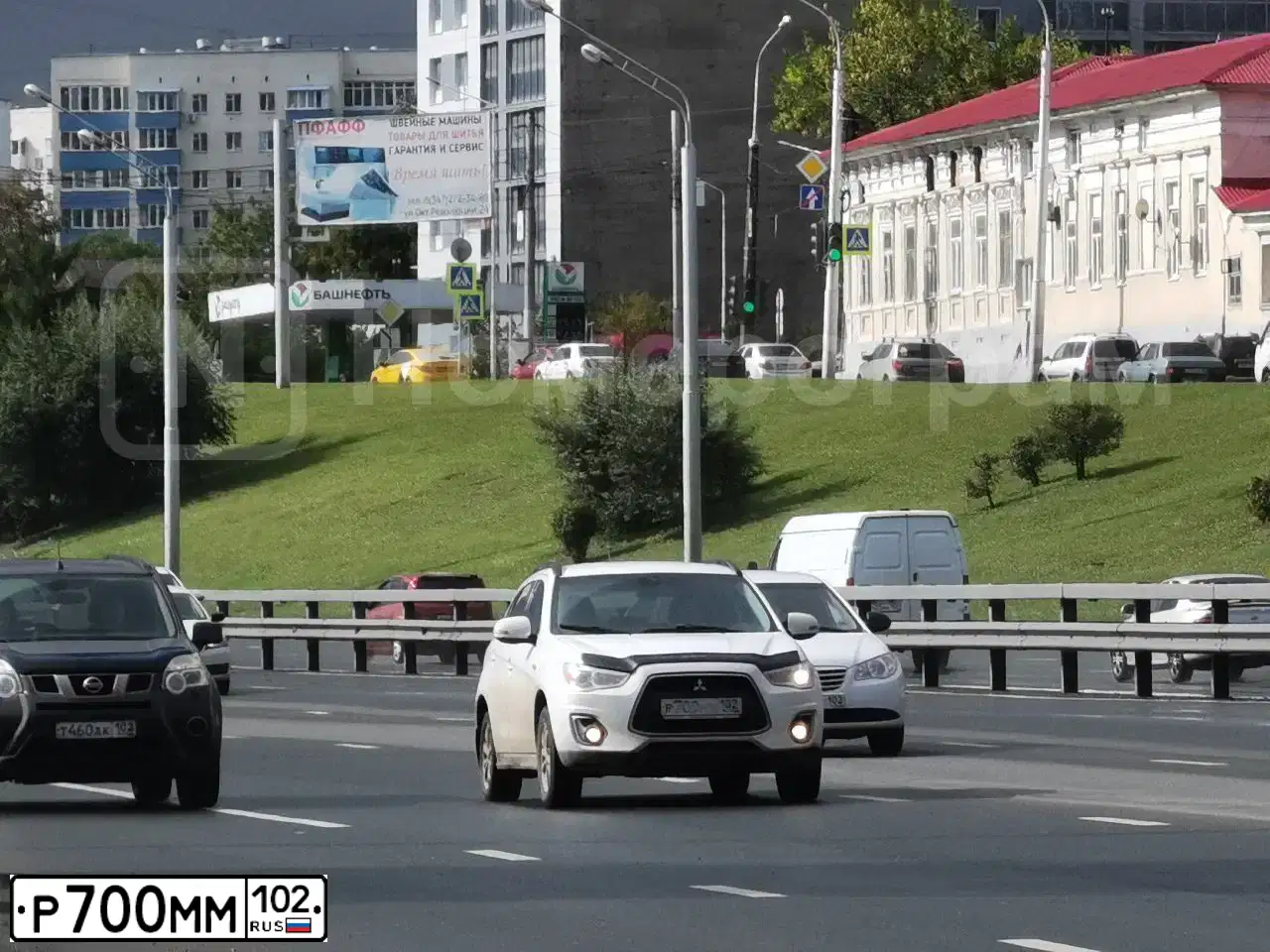 Фото автомобиля MERCEDES GL-KLASSE, 2013 — госномер Р700ММ102. Цвет: Серебристый