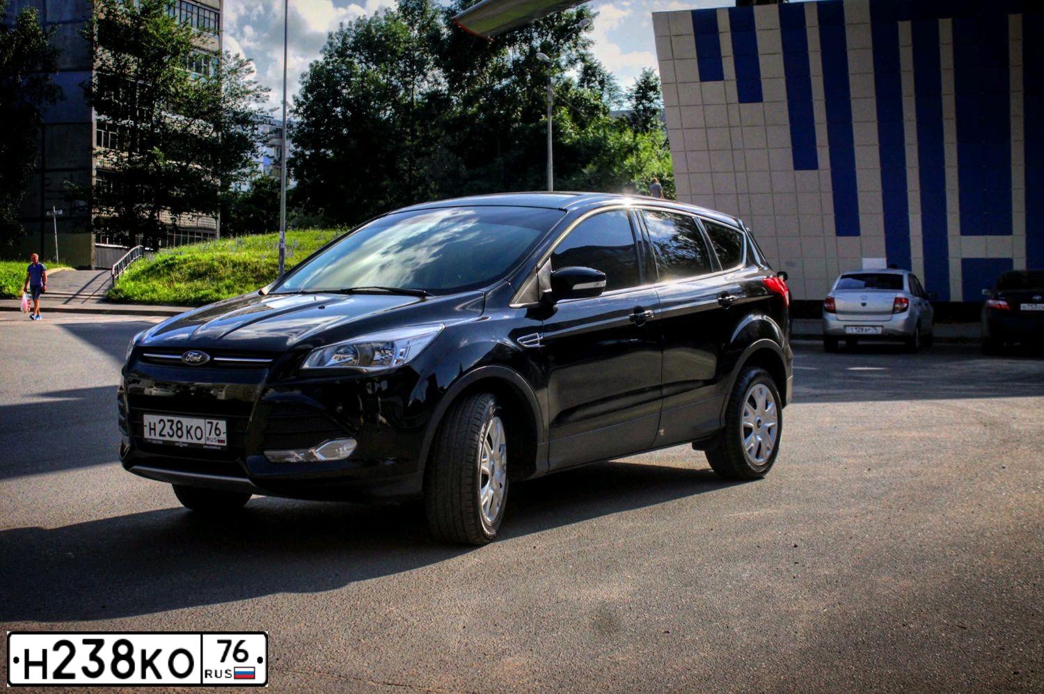 Фото автомобиля FORD KUGA, 2015 — госномер Н238КО76. Цвет: ЧЕРНЫЙ
