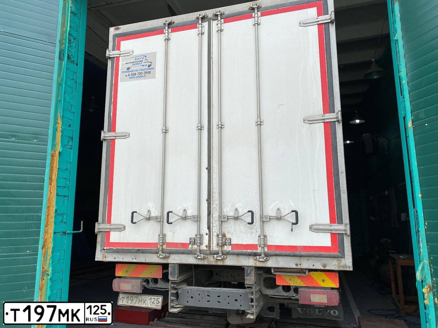 Фото автомобиля VOLVO SERIE FH, 2012 — госномер Т197МК125. Цвет: Белый