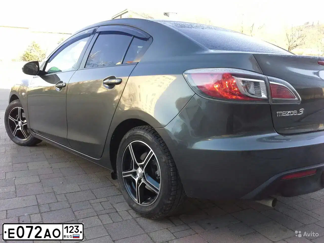 Фото автомобиля MAZDA 3, 2011 — госномер Е760ВР761. Цвет: ТЕМНО-СЕРЫЙ