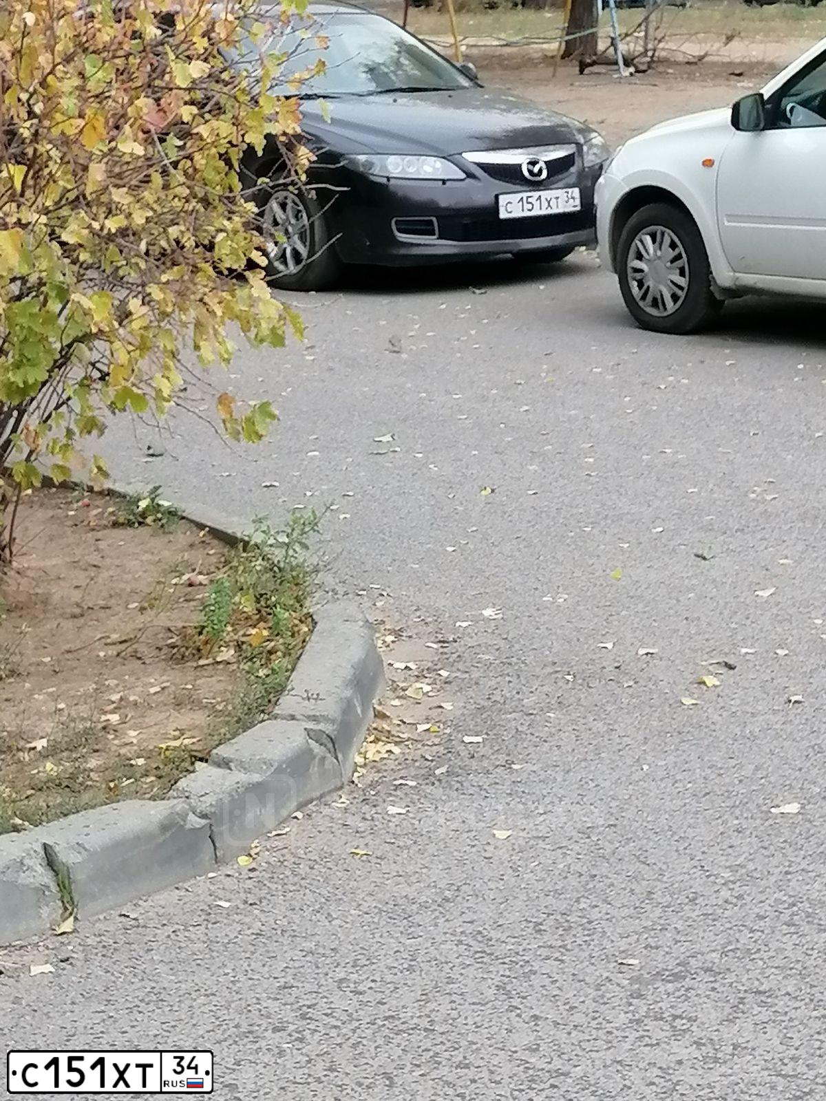 Фото автомобиля MAZDA 6, 2006 — госномер С151ХТ34. Цвет: ТЕМНО ВИШНЕВЫЙ