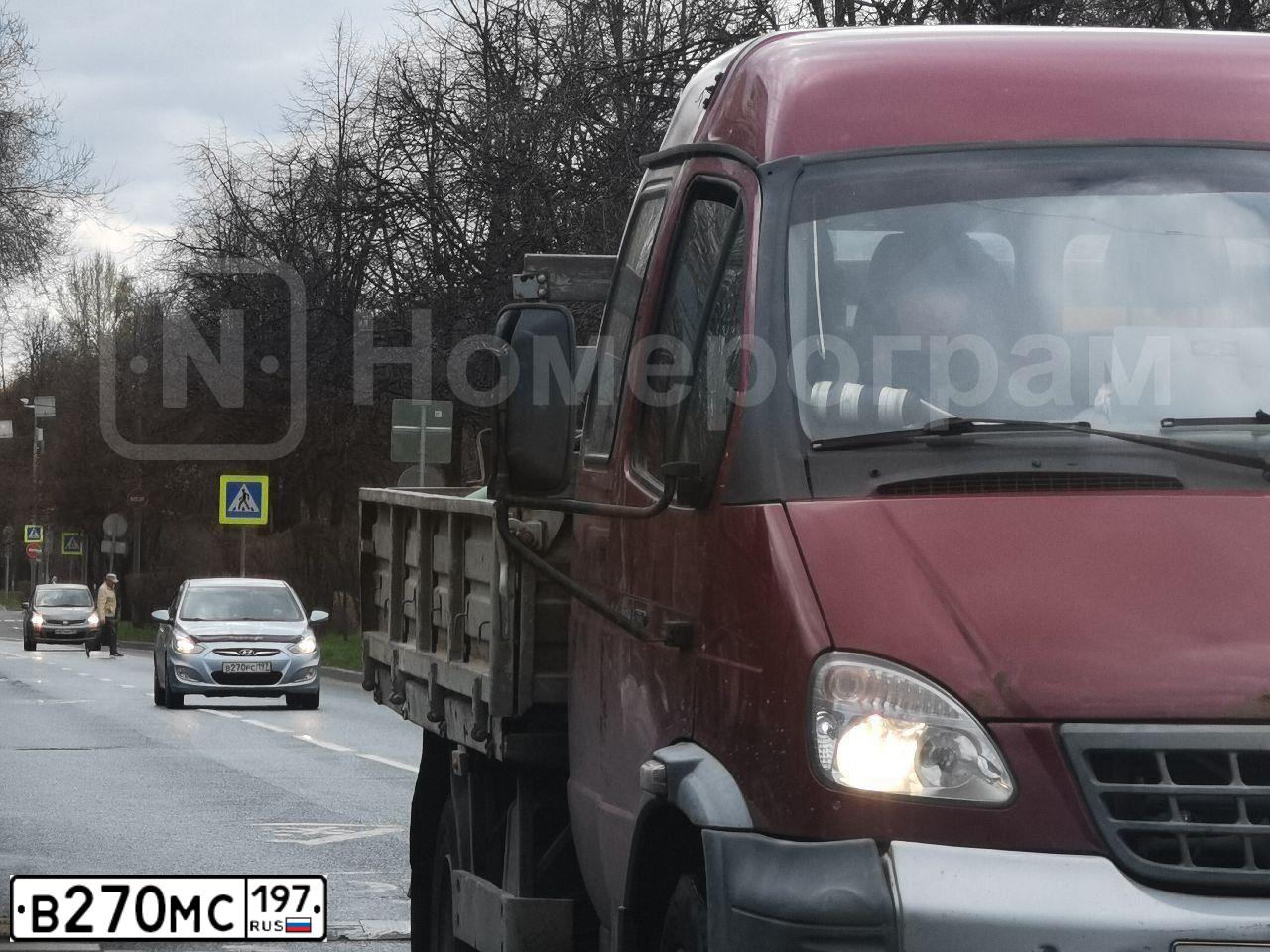 Фото автомобиля NISSAN X-TRAIL, 2008 — госномер О777ВК64. Цвет: СЕРЫЙ