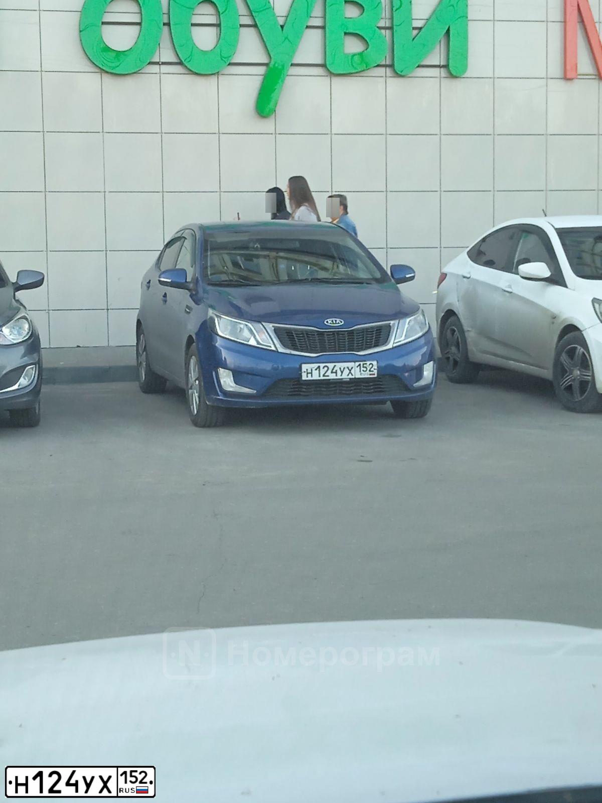 Фото автомобиля KIA RIO, 2012 — госномер Н124УХ152. Цвет: СИНИЙ