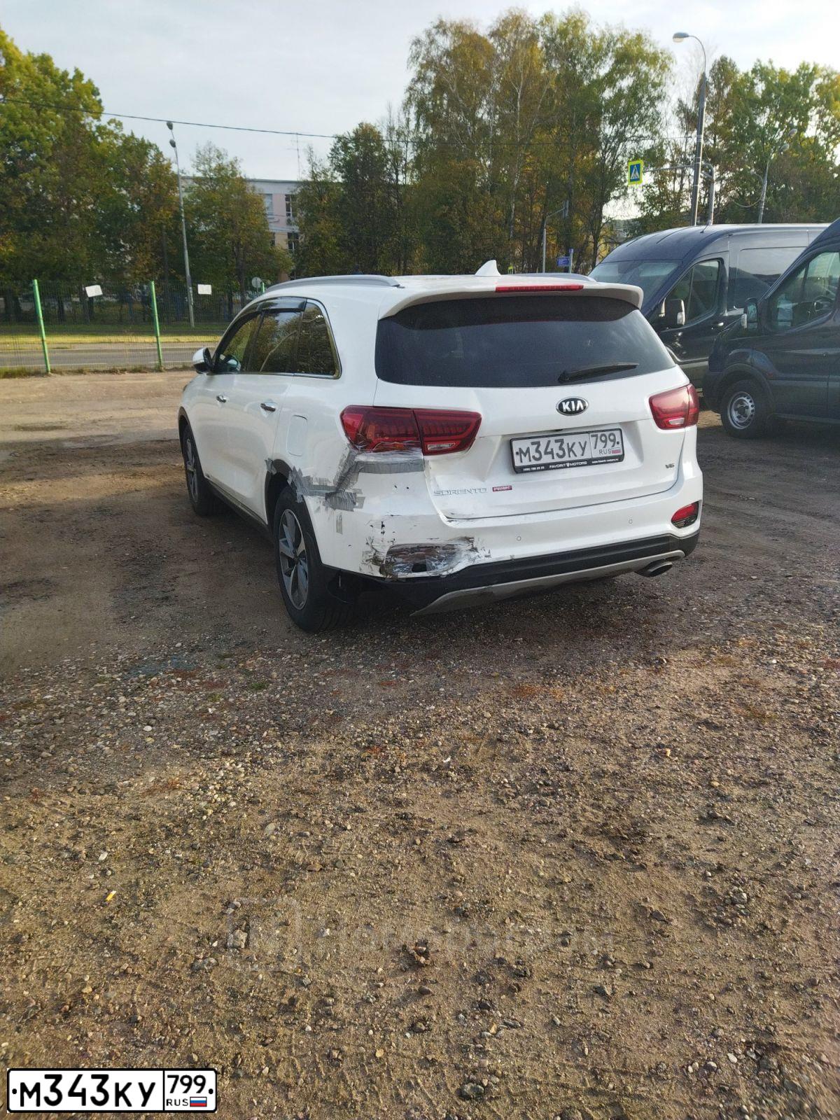 Фото автомобиля KIA SORENTO, 2018 — госномер М343КУ799. Цвет: БЕЛЫЙ