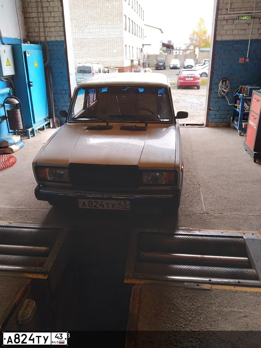 Фото автомобиля LADA 2107, 1997 — госномер А824ТУ43. Цвет: СЕРЕБРИСТЫЙ МЕТАЛЛИК