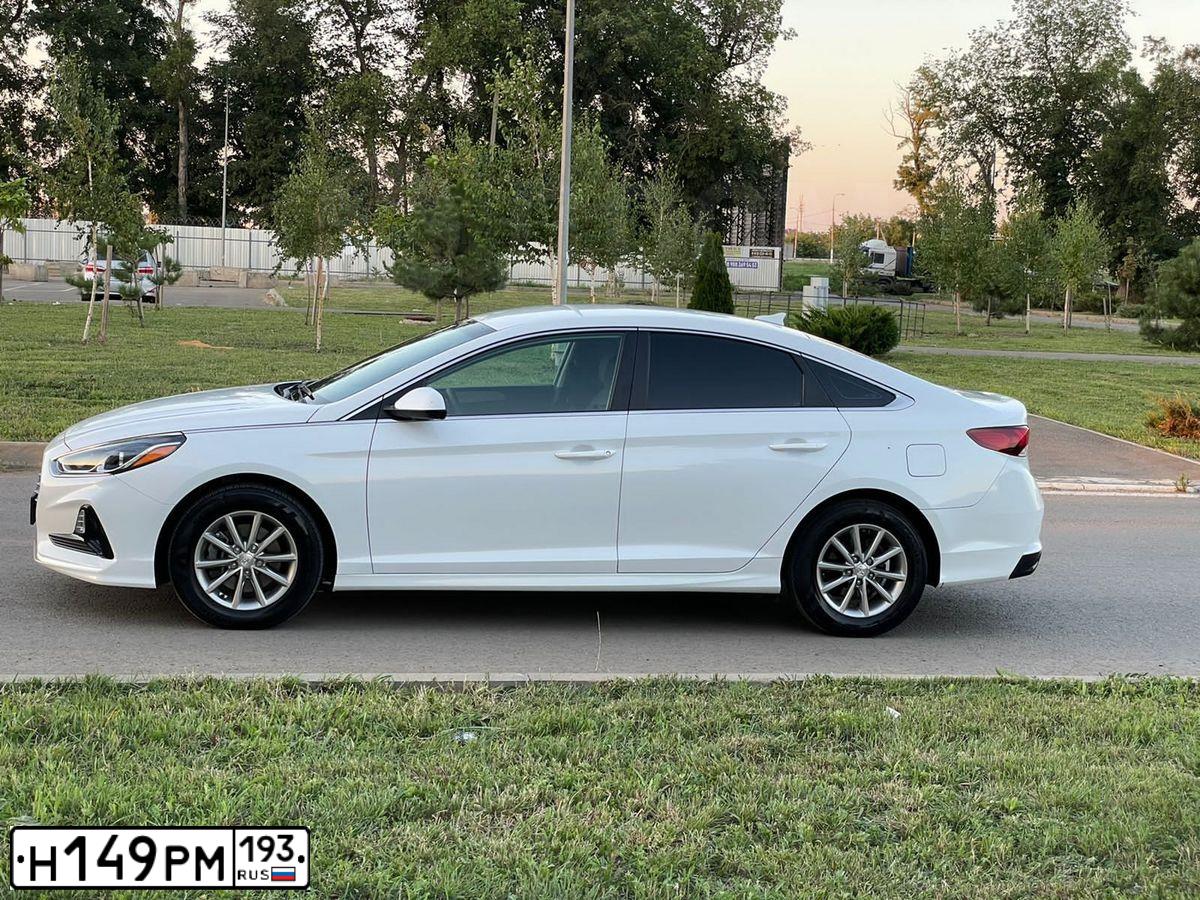 Фото автомобиля HYUNDAI SONATA, 2019 — госномер Т160ОА198. Цвет: Белый