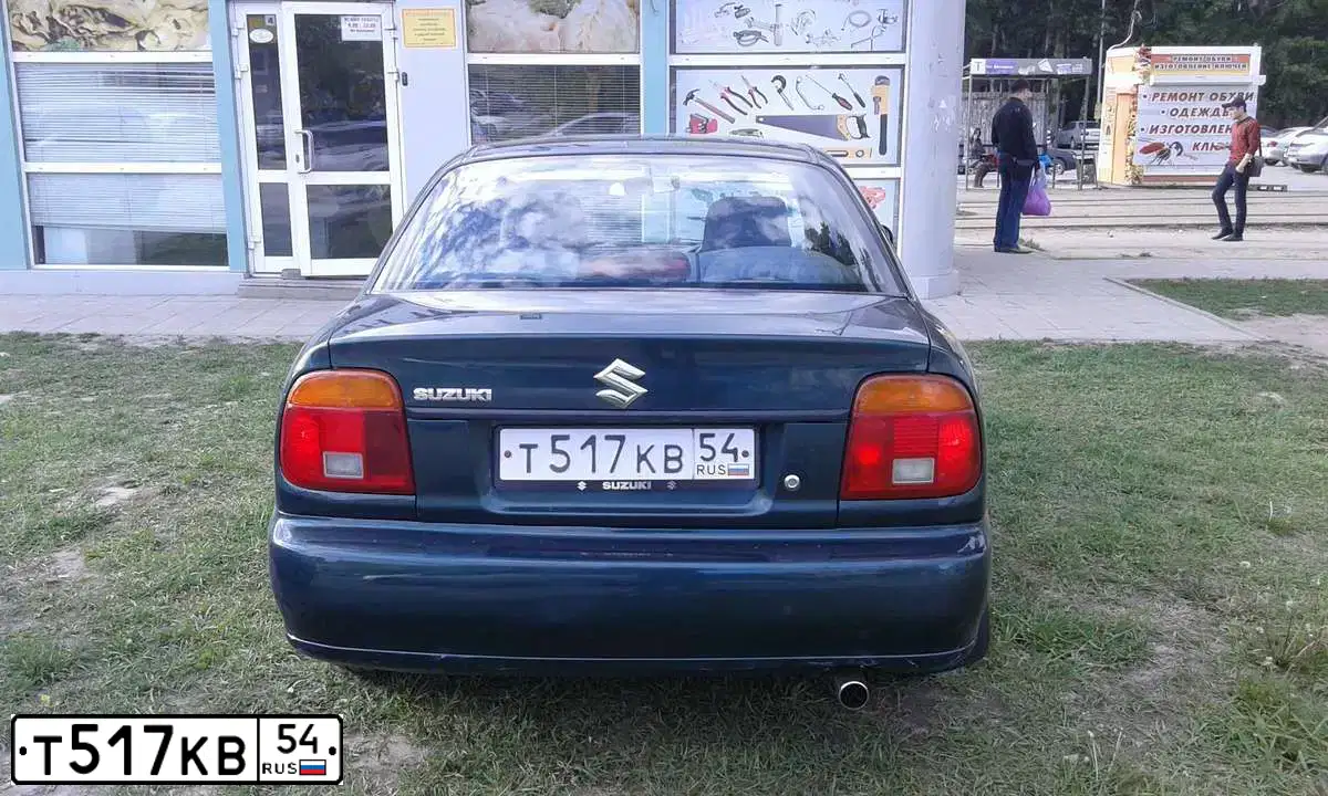 Фото автомобиля SUZUKI BALENO, 2000 — госномер Т517КВ54. Цвет: ЗЕЛЕНЫЙ