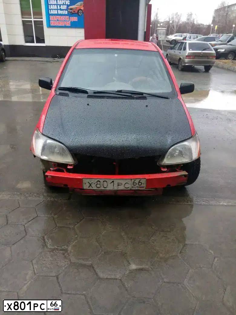 Фото автомобиля ТОЙОТА ЭХО, 2001 — госномер Х801РС66. Цвет: Красный