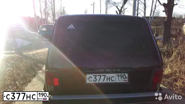 Фото автомобиля LADA 2121 NIVA, 1999 — госномер С377НС190. Цвет: ТЕМНО-БОРДОВЫЙ