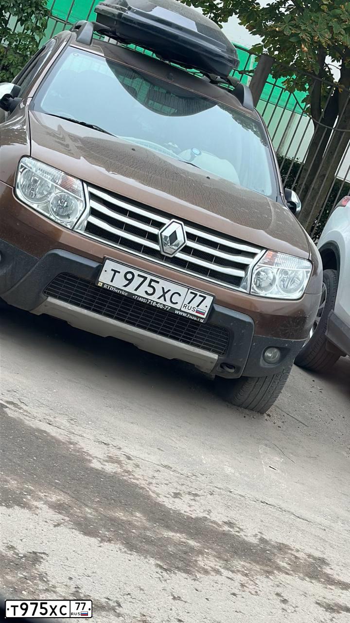 Фото автомобиля RENAULT DUSTER, 2013 — госномер Т975ХС77. Цвет: КОРИЧНЕВЫЙ