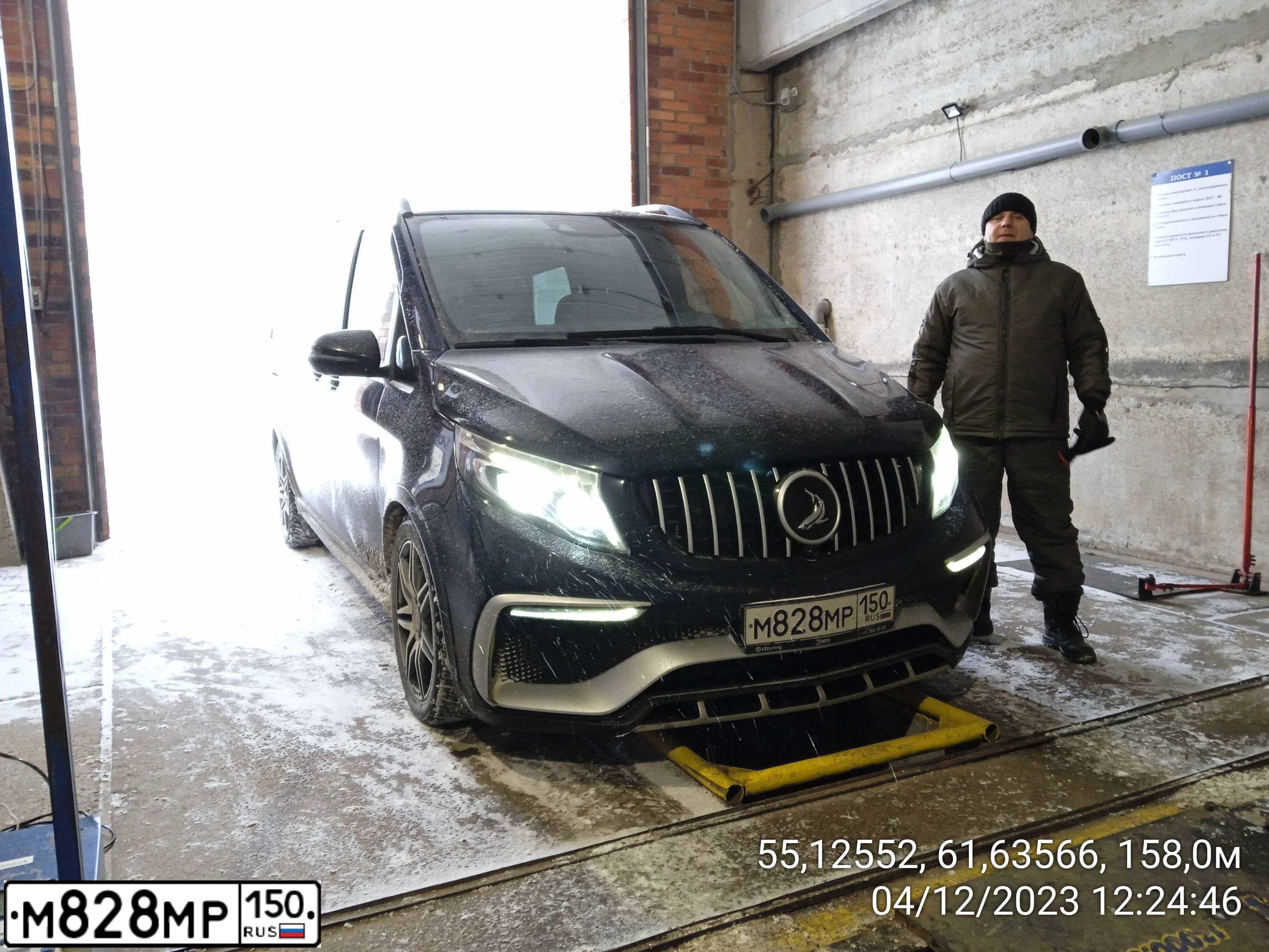 Фото автомобиля MERCEDES G-KLASSE, 2013 — госномер Е999ЕА05. Цвет: ЧЕРНЫЙ