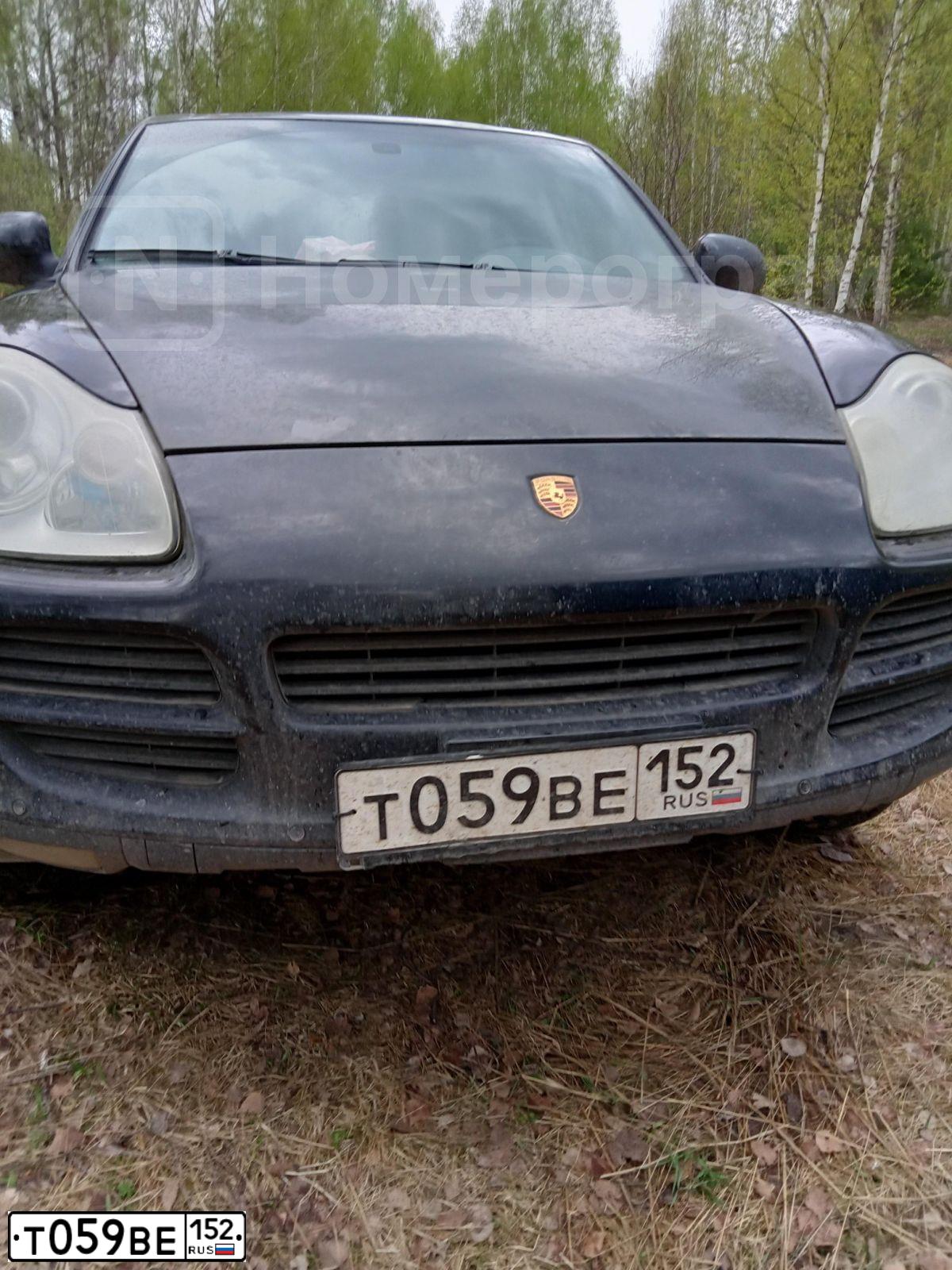 Фото автомобиля PORSCHE CAYENNE, 2003 — госномер Р930УН154. Цвет: ЧЕРНЫЙ