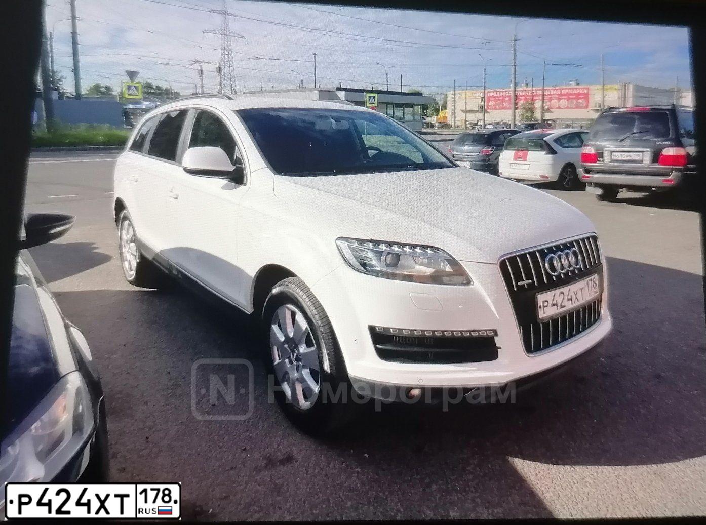 Фото автомобиля AUDI Q7, 2013 — госномер Р424ХТ178. Цвет: БЕЛЫЙ